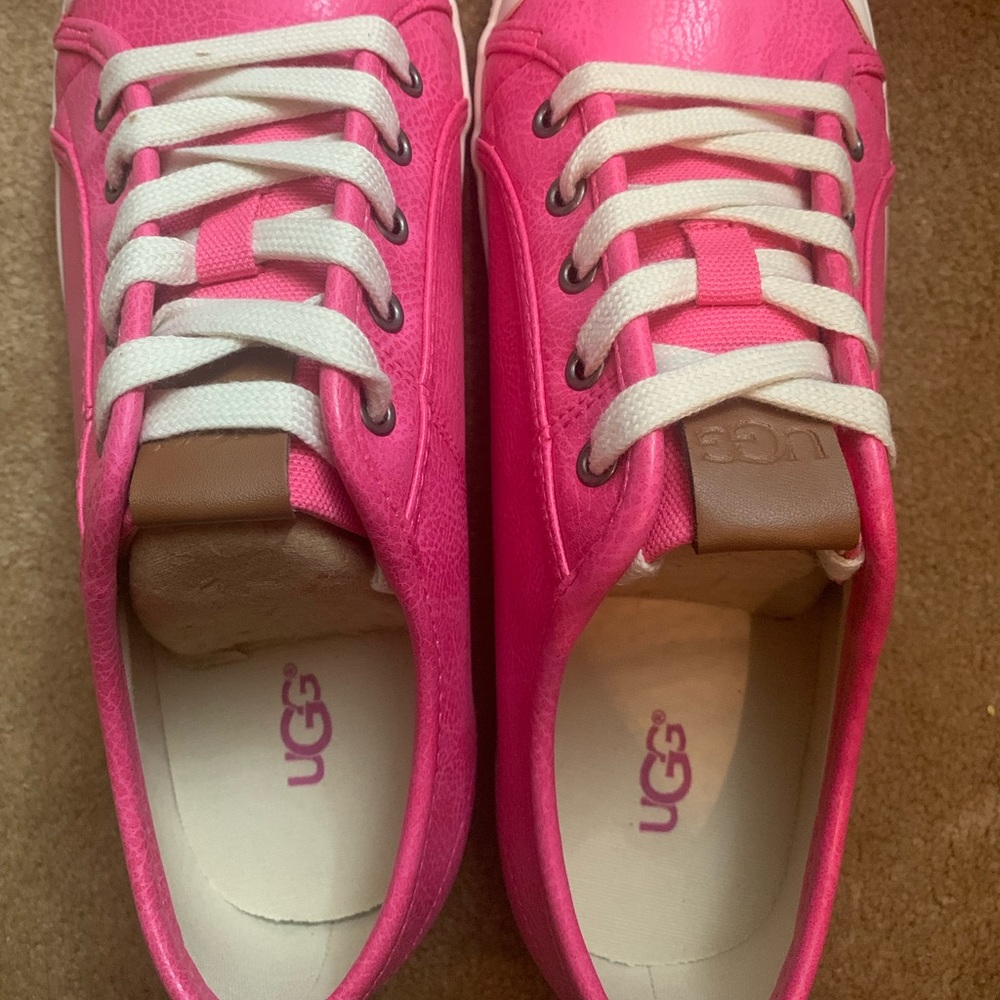 UGG